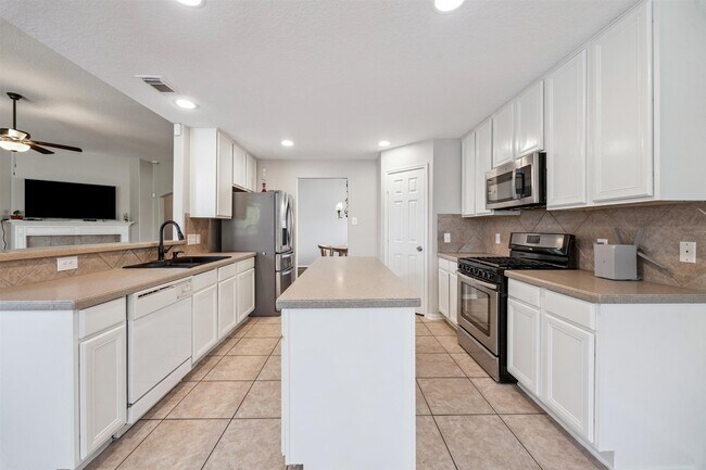 Building Photo - 18214 Olive Tree Ct