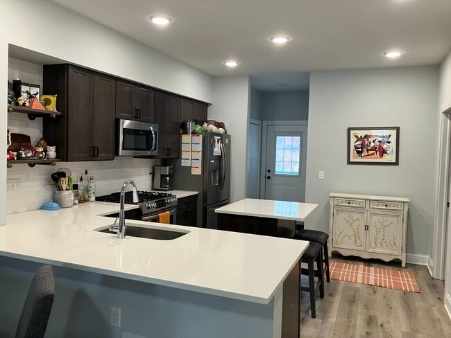 Building Photo - 1155 Barrett St