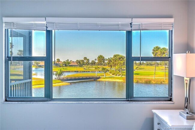 Building Photo - 40 NE Plantation Rd