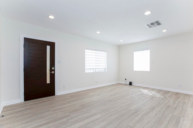 Building Photo - 10955 Burnet Ave