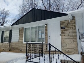 Building Photo - 9725 Medford Dr