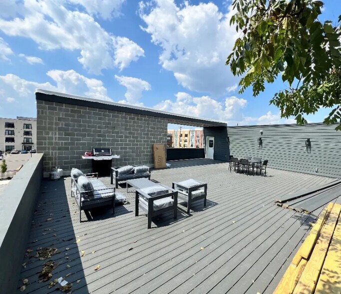 Building Photo - 6011 Madison Rd