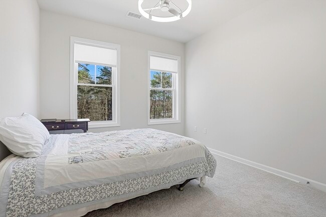 Building Photo - 4 Winslow Ln