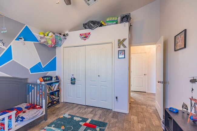 Building Photo - Beautiful Home in the Golf Course Area
