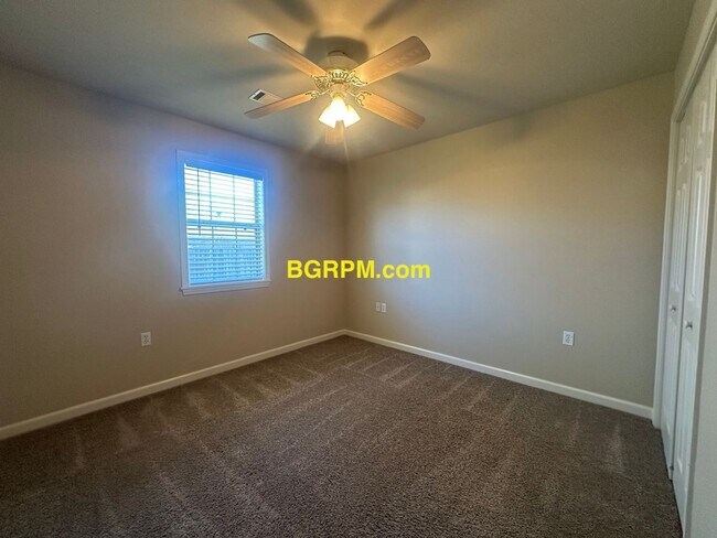 Building Photo - 3 Bed 2 Bath