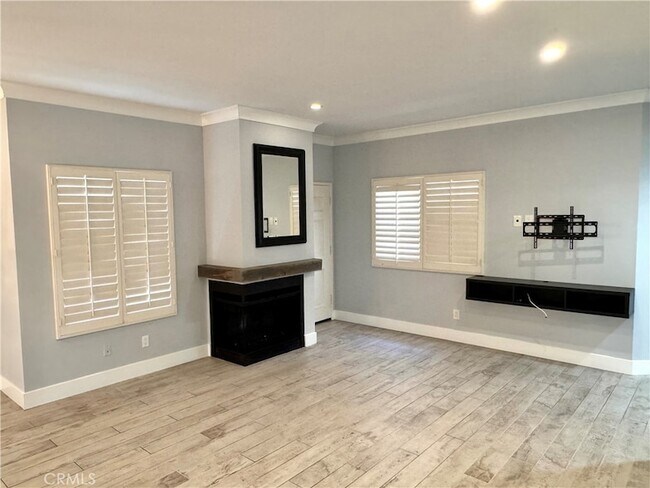 Building Photo - 4762 Tiara Dr