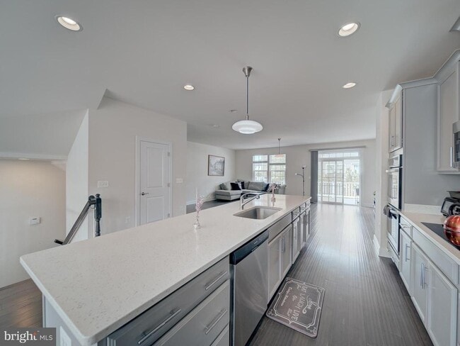 Building Photo - 8832 Englewood Farms Dr