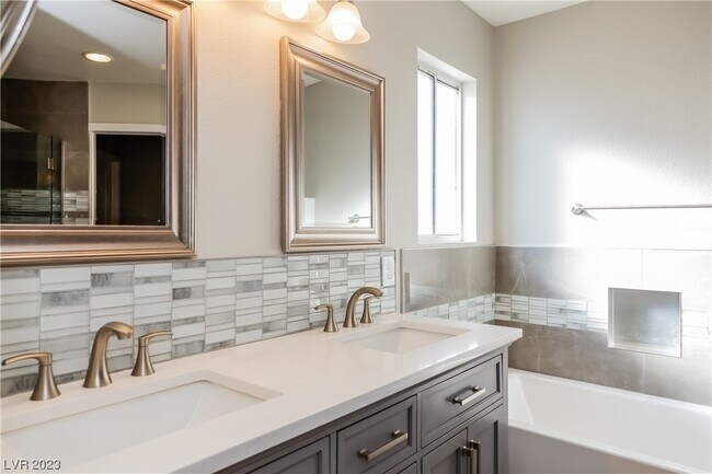 Building Photo - 415 Opal Dr
