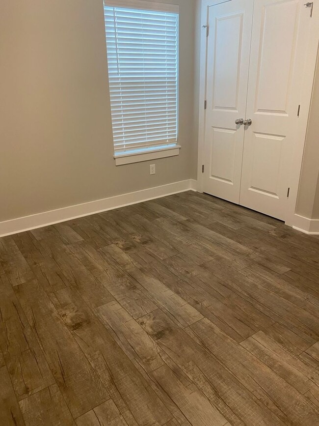 Building Photo - 3 Bedroom, 2 Bath Home in Valley View - PR...