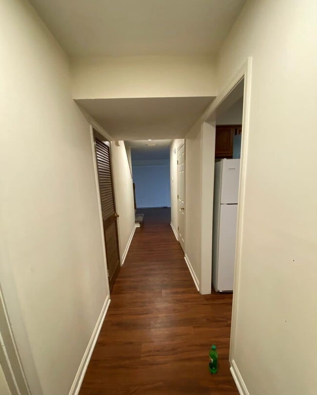 Building Photo - Three bedroom, 2.5 bath townhome, with mas...