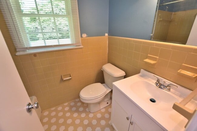 Building Photo - 608 E Cockrell St