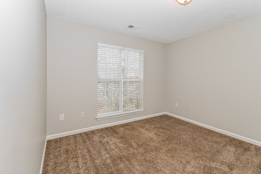 Building Photo - 2523 Russum Dr