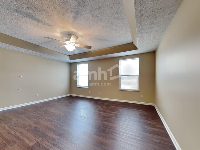 Building Photo - 439 Parkview Ct