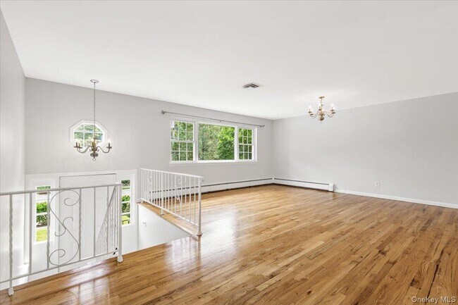 Building Photo - 649 White Plains Rd