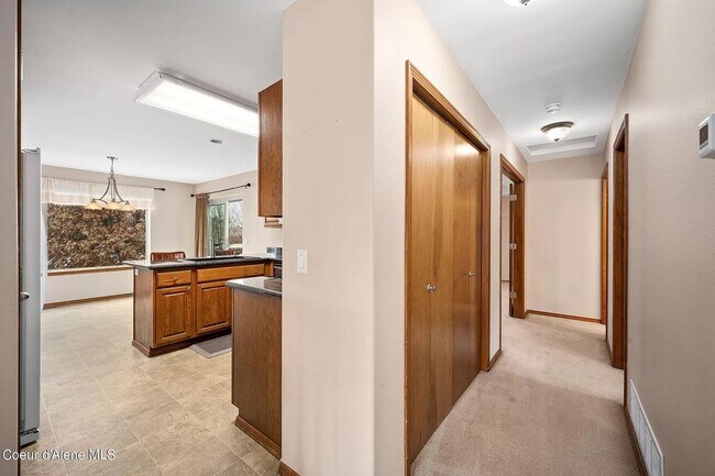 Building Photo - Large Home in Strawberry Fields