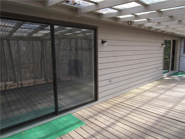 Building Photo - 3730 Newport Dr