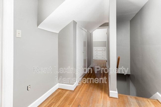Building Photo - 123 Barberry Ln