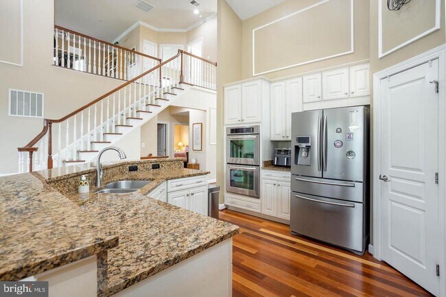 Building Photo - 714 Monarchos Dr