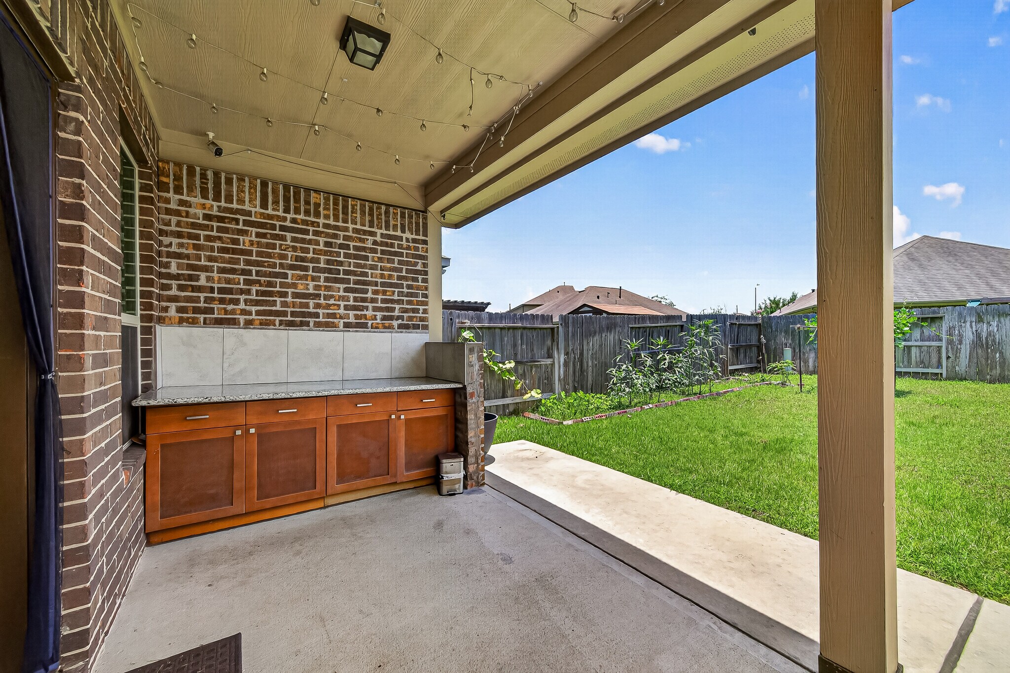 Building Photo - 20223 Highfield Park Dr