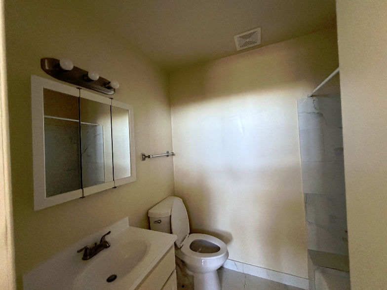 Building Photo - 700 N East End Ave