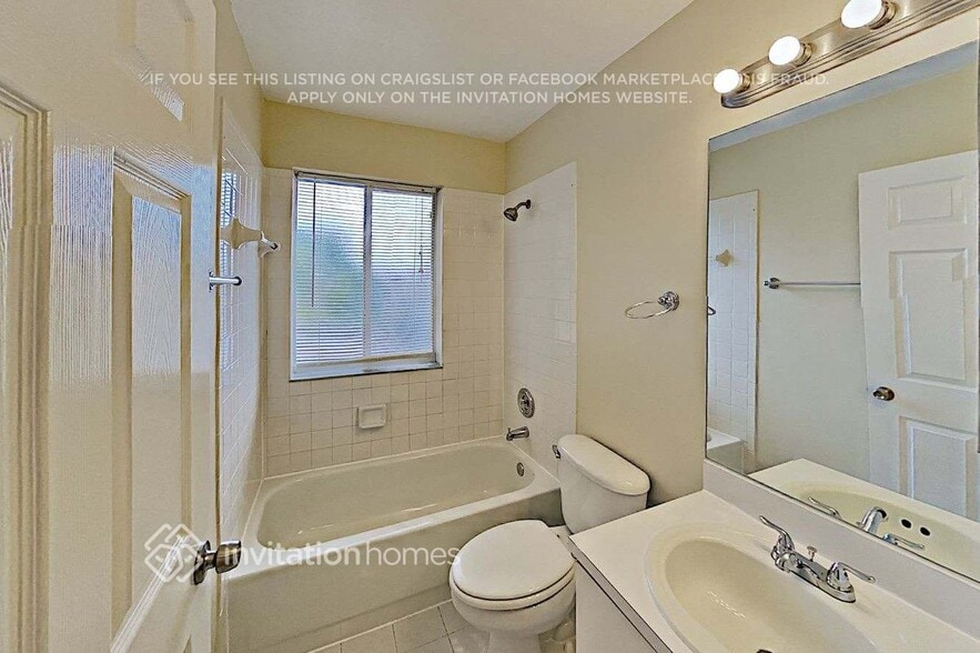 Building Photo - 16940 SW 142nd Pl