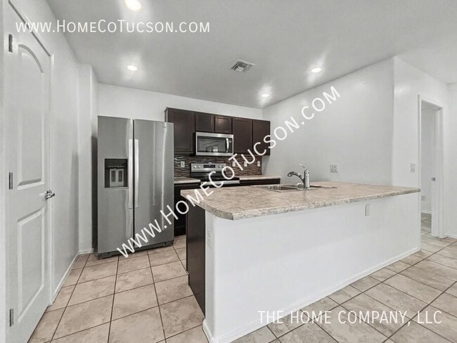 Building Photo - 955 W Calle Ronda