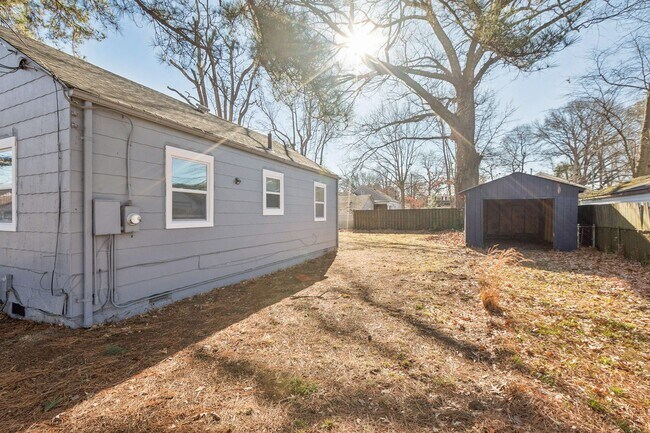 Building Photo - Newly renovated! Beautiful 2 bed, 1 bath home in historic Cradock.