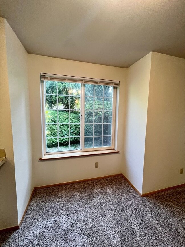 Building Photo - 1393 Bradley Ln