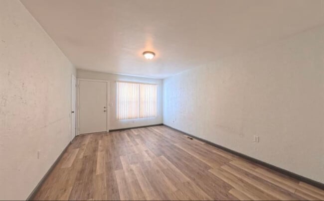 Building Photo - 2605 Eastview Dr