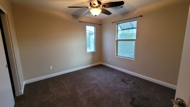 Building Photo - SW BEAUTY!!!   215/RUSSELL AREA