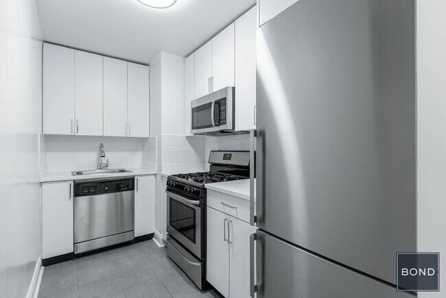 Building Photo - 96 Fifth Avenue