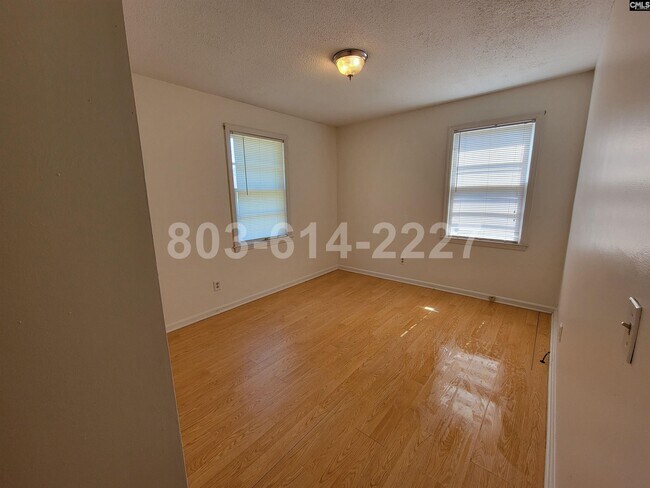 Building Photo - 129 Lisa Dr