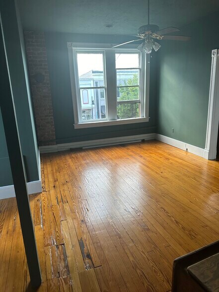 Building Photo - 112 Robinson St