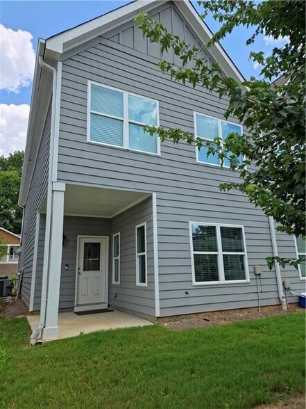 Building Photo - 430 Village Creek Dr SE