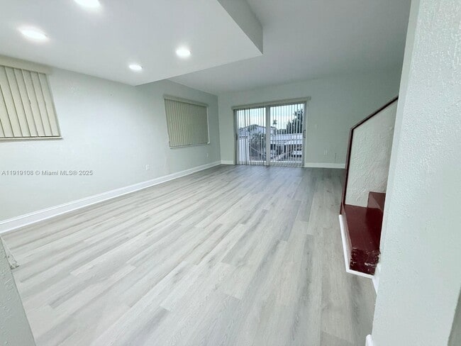 Building Photo - 6600 W 2nd Ct