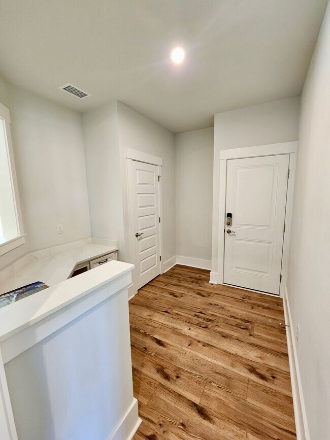 Building Photo - Like new beauty in Point Hope - Charleston