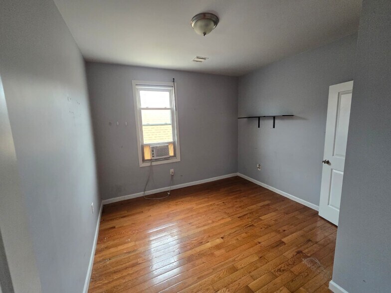Building Photo - 550 Garfield Ave