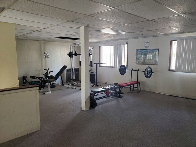 Building Photo - Large and Spacious One Bedroom Available i...