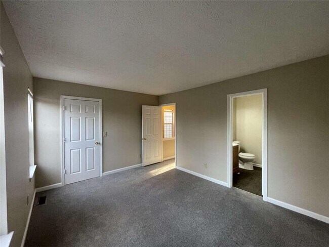 Building Photo - 3774 Meadow Creek Dr