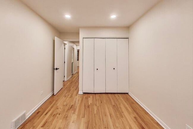 Building Photo - 2803 S Michigan Ave