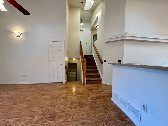 Building Photo - Cheery 3 bedroom 2 Bath Home! Available to...