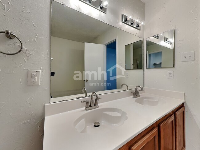 Building Photo - 3030 Dusty Ridge Dr