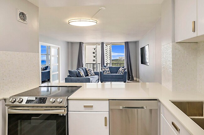 Building Photo - 2121 N Ocean Blvd