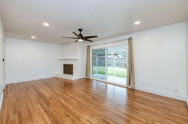 Building Photo - 5641 E Austin Way