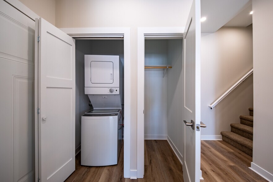 Building Photo - 412 W Baraga Ave