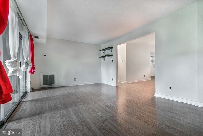 Building Photo - 11600 Vantage Hill Rd