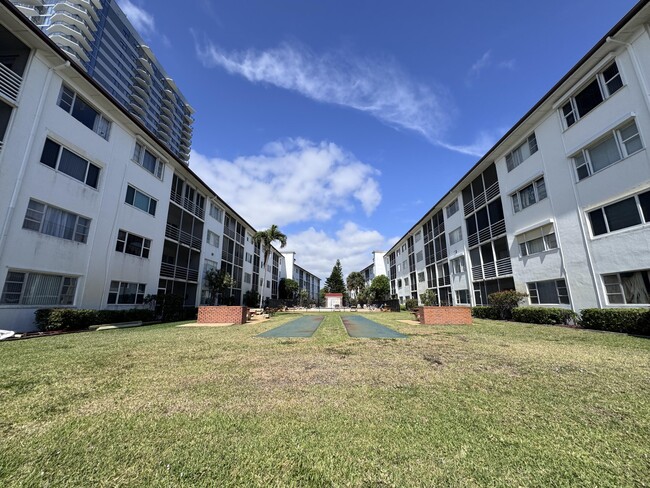 Building Photo - 4500 N Flagler Dr