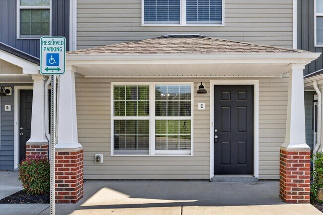 Building Photo - The Stowe Court Dog Friendly Condo for rent!