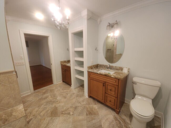 Building Photo - Luxury 3000+ Square Foot Home in Five Lake...