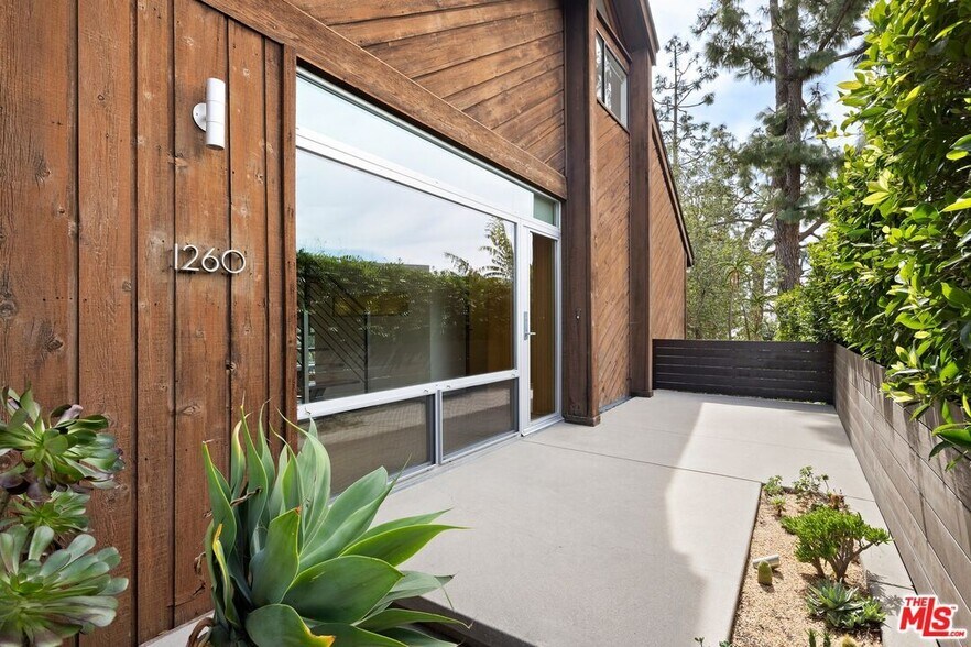 Building Photo - 1260 Linda Flora Dr